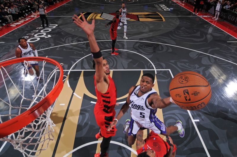 PORTLAND, OR - NOVEMBER 29: De'Aaron Fox #5 of the Sacramento Kings drives to the basket during the game against the Portland Trail Blazers during the Emirates NBA Cup on November 29, 2024 at the Moda Center Arena in Portland, Oregon. NOTE TO USER: User expressly acknowledges and agrees that, by downloading and or using this photograph, user is consenting to the terms and conditions of the Getty Images License Agreement. Mandatory Copyright Notice: Copyright 2024 NBAE (Photo by Cameron Browne/NBAE via Getty Images)