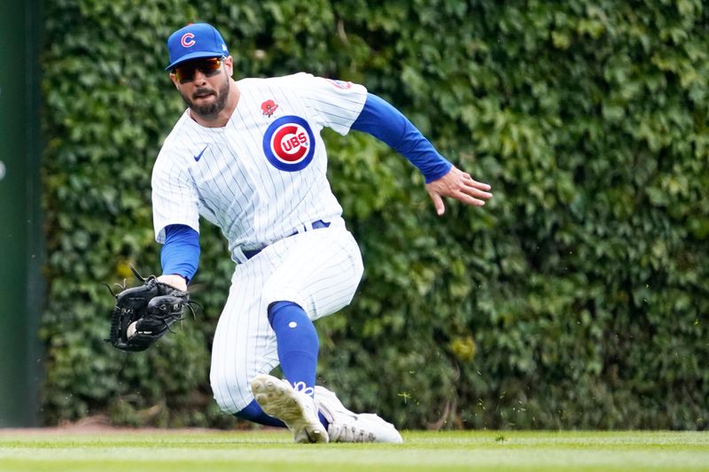 May 29, 2023; Chicago, Illinois, USA; Chicago Cubs center fielder Mike Tauchman (40) makes a catch on Tampa Bay Rays second baseman Brandon Lowe (8) during the first inning at Wrigley Field. Mandatory Credit: David Banks-USA TODAY Sports