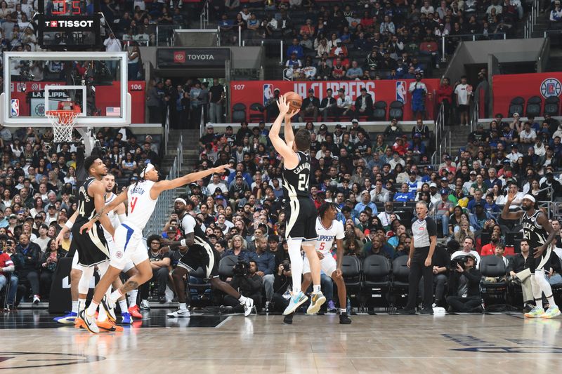 LOS ANGELES, CA - MARCH 10: Pat Connaughton #24 of the Milwaukee Bucks shoots a three point basket during the game against the LA Clippers on March 10, 2024 at Crypto.Com Arena in Los Angeles, California. NOTE TO USER: User expressly acknowledges and agrees that, by downloading and/or using this Photograph, user is consenting to the terms and conditions of the Getty Images License Agreement. Mandatory Copyright Notice: Copyright 2024 NBAE (Photo by Andrew D. Bernstein/NBAE via Getty Images)