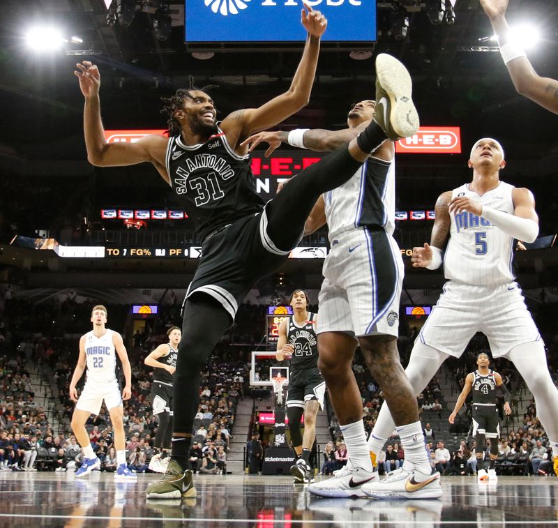 SAN ANTONIO, TX - MARCH 14:  Keita Bates-Diop #31 of the San Antonio Spurs battles for a rebound in the first half at AT&T Center on March 14, 2023 in San Antonio, Texas. NOTE TO USER: User expressly acknowledges and agrees that, by downloading and or using this photograph, User is consenting to terms and conditions of the Getty Images License Agreement. (Photo by Ronald Cortes/Getty Images)