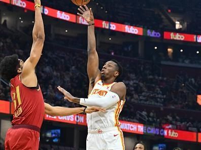 CLEVELAND, OHIO - NOVEMBER 28: Onyeka Okongwu #17 of the Atlanta Hawks shoots over Jarrett Allen #31 of the Cleveland Cavaliers during the first half of an NBA In-Season Tournament game at Rocket Mortgage Fieldhouse on November 28, 2023 in Cleveland, Ohio. NOTE TO USER: User expressly acknowledges and agrees that, by downloading and or using this photograph, User is consenting to the terms and conditions of the Getty Images License Agreement. (Photo by Jason Miller/Getty Images)