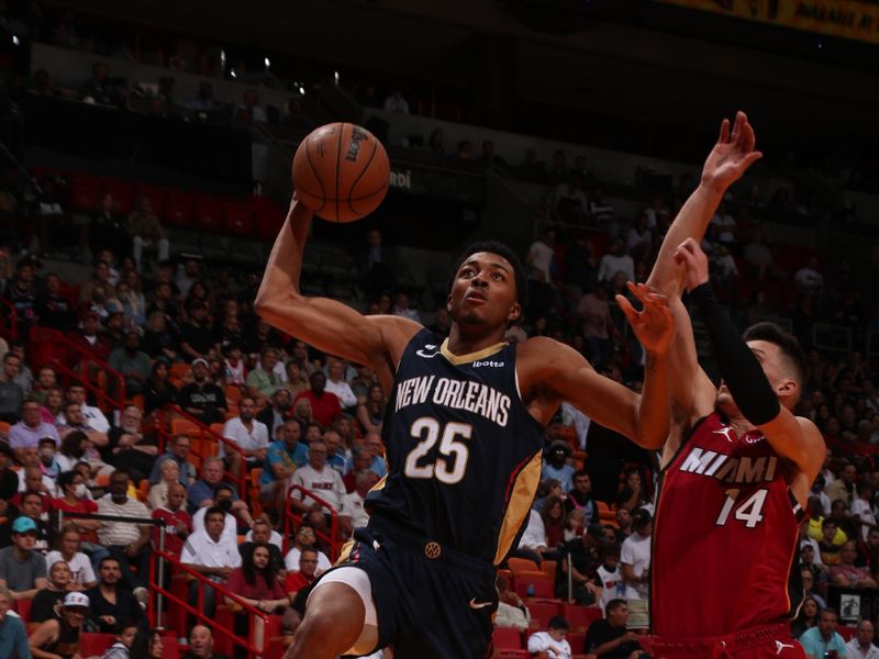 MIAMI, FL - JANUARY 22: Trey Murphy III #25 of the New Orleans Pelicans drives to the basket during the game against the Miami Heat on January 22, 2023 at Miami-Dade Arena in Miami, Florida. NOTE TO USER: User expressly acknowledges and agrees that, by downloading and or using this Photograph, user is consenting to the terms and conditions of the Getty Images License Agreement. Mandatory Copyright Notice: Copyright 2023 NBAE (Photo by Issac Baldizon/NBAE via Getty Images).