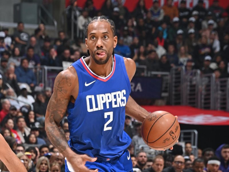 LOS ANGELES, CA - JANUARY 8: Kawhi Leonard #2 of the LA Clippers dribbles the ball during the game against the Phoenix Suns on January 8, 2024 at Crypto.Com Arena in Los Angeles, California. NOTE TO USER: User expressly acknowledges and agrees that, by downloading and/or using this Photograph, user is consenting to the terms and conditions of the Getty Images License Agreement. Mandatory Copyright Notice: Copyright 2024 NBAE (Photo by Andrew D. Bernstein/NBAE via Getty Images)