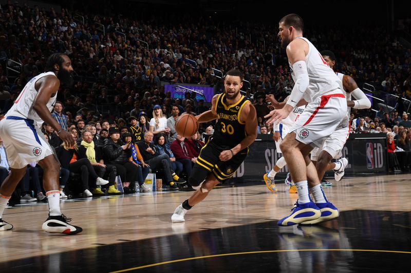 SAN FRANCISCO, CA - FEBRUARY 14: Stephen Curry #30 of the Golden State Warriors dribbles the ball during the game against the LA Clippers on FEBRUARY 14, 2024 at Chase Center in San Francisco, California. NOTE TO USER: User expressly acknowledges and agrees that, by downloading and or using this photograph, user is consenting to the terms and conditions of Getty Images License Agreement. Mandatory Copyright Notice: Copyright 2024 NBAE (Photo by Noah Graham/NBAE via Getty Images)