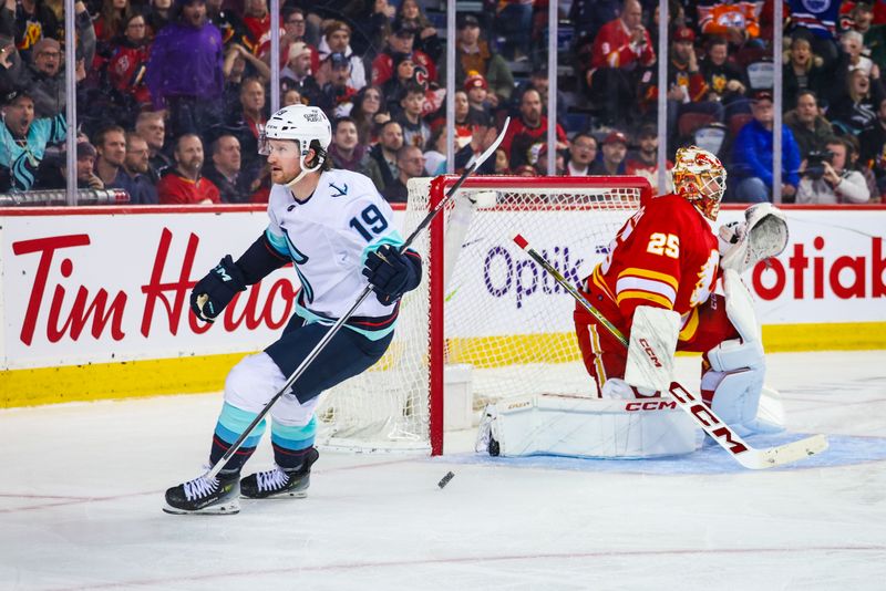 Mar 4, 2024; Calgary, Alberta, CAN; Seattle Kraken left wing Jared McCann (19) scores a goal against Calgary Flames goaltender Jacob Markstrom (25) during the third period at Scotiabank Saddledome. Mandatory Credit: Sergei Belski-USA TODAY Sports