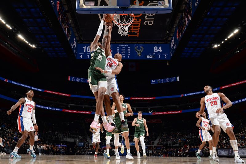 DETROIT, MI - OCTOBER 6: Tyler Smith #21 of the Milwaukee Bucks dunks the ball during the game against the Detroit Pistons during a NBA preseason game on October 6, 2024 at Little Caesars Arena in Detroit, Michigan. NOTE TO USER: User expressly acknowledges and agrees that, by downloading and/or using this photograph, User is consenting to the terms and conditions of the Getty Images License Agreement. Mandatory Copyright Notice: Copyright 2024 NBAE (Photo by Chris Schwegler/NBAE via Getty Images)