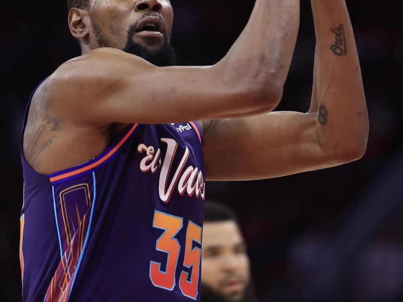 HOUSTON, TEXAS - FEBRUARY 23: Kevin Durant #35 of the Phoenix Suns shoots a free throw against the Houston Rockets during the first half at Toyota Center on February 23, 2024 in Houston, Texas. NOTE TO USER: User expressly acknowledges and agrees that, by downloading and or using this photograph, User is consenting to the terms and conditions of the Getty Images License Agreement. (Photo by Carmen Mandato/Getty Images)