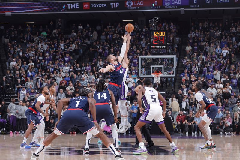 SACRAMENTO, CA - NOVEMBER 8: Ivica Zubac #40 of the LA Clippers goes up for the tipoff during the game against the Sacramento Kings on November 8, 2024 at Golden 1 Center in Sacramento, California. NOTE TO USER: User expressly acknowledges and agrees that, by downloading and or using this Photograph, user is consenting to the terms and conditions of the Getty Images License Agreement. Mandatory Copyright Notice: Copyright 2024 NBAE (Photo by Rocky Widner/NBAE via Getty Images)