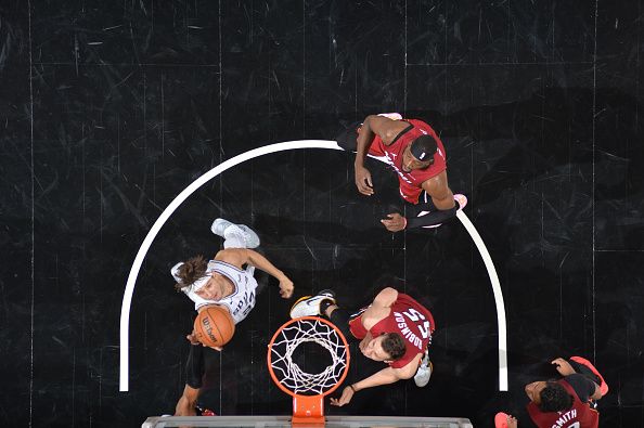 SAN ANTONIO, TX - NOVEMBER 12: Zach Collins #23 of the San Antonio Spurs drives to the basket during the game against the Miami Heat on November 12, 2023 at the Frost Bank Center in San Antonio, Texas. NOTE TO USER: User expressly acknowledges and agrees that, by downloading and or using this photograph, user is consenting to the terms and conditions of the Getty Images License Agreement. Mandatory Copyright Notice: Copyright 2023 NBAE (Photos by Michael Gonzales/NBAE via Getty Images)