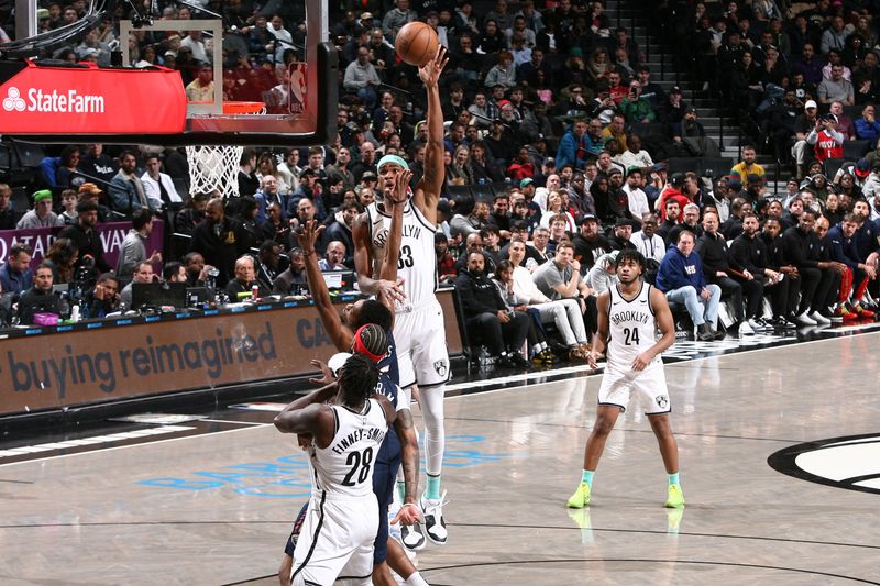 BROOKLYN, NY - MARCH 19: Nicolas Claxton #33 of the Brooklyn Nets drives to the basket during the game against the New Orleans Pelicans on March 19, 2024 at Barclays Center in Brooklyn, New York. NOTE TO USER: User expressly acknowledges and agrees that, by downloading and or using this Photograph, user is consenting to the terms and conditions of the Getty Images License Agreement. Mandatory Copyright Notice: Copyright 2024 NBAE (Photo by David L. Nemec/NBAE via Getty Images)