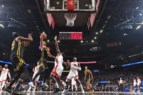 SAN FRANCISCO, CA - NOVEMBER 20: Dario Saric #20 of the Golden State Warriors  shoots the ball during the game against the Houston Rockets on November 20, 2023 at Chase Center in San Francisco, California. NOTE TO USER: User expressly acknowledges and agrees that, by downloading and or using this photograph, user is consenting to the terms and conditions of Getty Images License Agreement. Mandatory Copyright Notice: Copyright 2023 NBAE (Photo by Noah Graham/NBAE via Getty Images)