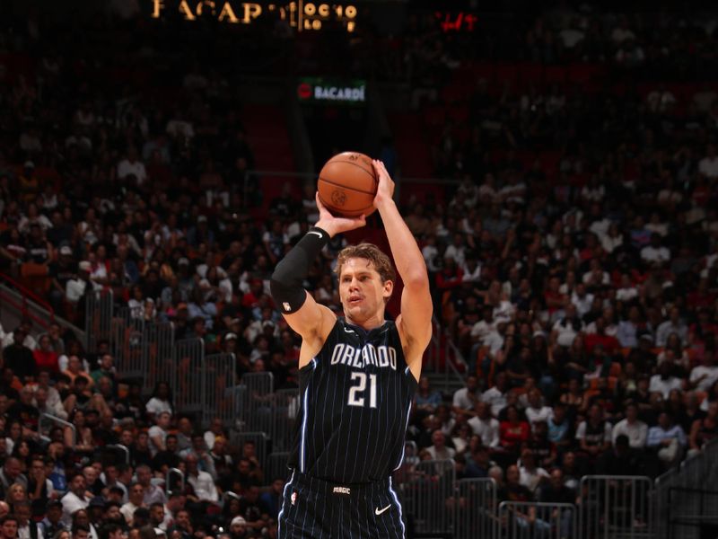 MIAMI, FL - OCTOBER 23: Moritz Wagner #21 of the Orlando Magic shoots a three point basket during the game against the Miami Heat on October 23, 2024 at Kaseya Center in Miami, Florida. NOTE TO USER: User expressly acknowledges and agrees that, by downloading and or using this Photograph, user is consenting to the terms and conditions of the Getty Images License Agreement. Mandatory Copyright Notice: Copyright 2024 NBAE (Photo by Issac Baldizon/NBAE via Getty Images)