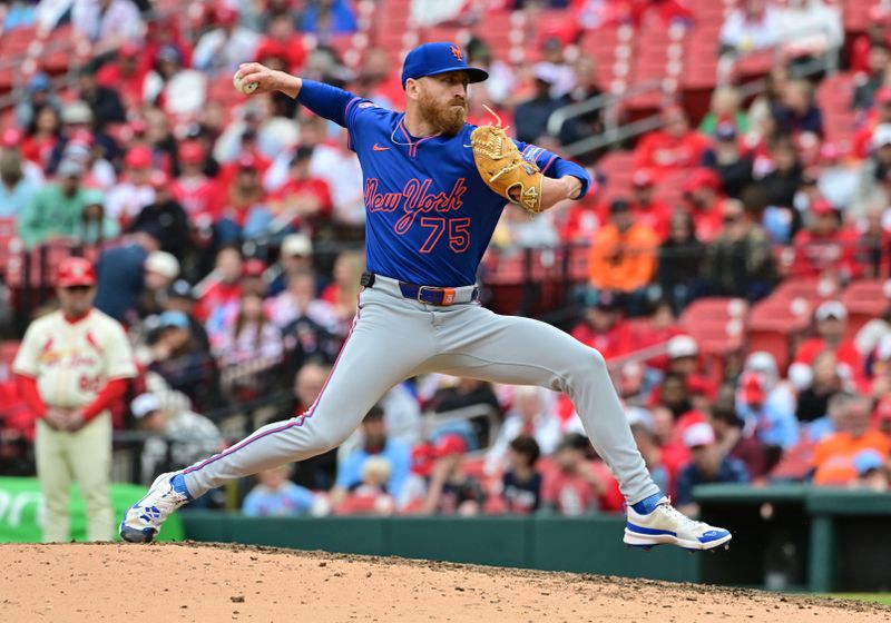 May 4, 2025; St. Louis, Missouri, USA;  New York Mets pitcher Reed Garrett (75) pitches in relief in the eighth inning against the St. Louis Cardinals at Busch Stadium. Mandatory Credit: Tim Vizer-Imagn Images