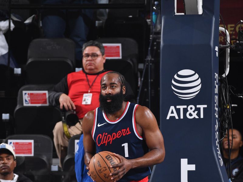 INGLEWOOD, CA - JANUARY 13:  James Harden #1 of the LA Clippers handles the ball during the game against the Miami Heat on January 13, 2025 at Intuit Dome in Los Angeles, California. NOTE TO USER: User expressly acknowledges and agrees that, by downloading and/or using this Photograph, user is consenting to the terms and conditions of the Getty Images License Agreement. Mandatory Copyright Notice: Copyright 2025 NBAE (Photo by Juan Ocampo/NBAE via Getty Images)