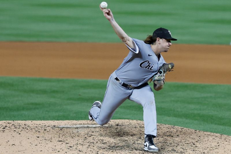 Sep 18, 2023; Washington, District of Columbia, USA; Chicago White Sox starting pitcher Mike Clevinger (52) pitches against the Washington Nationals during the eighth inning at Nationals Park. Mandatory Credit: Geoff Burke-USA TODAY Sports