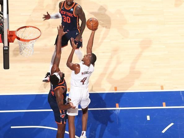 NEW YORK, NY - NOVEMBER 1: Evan Mobley #4 of the Cleveland Cavaliers shoots the ball during the game against the New York Knicks on November 1, 2023 at Madison Square Garden in New York City, New York.  NOTE TO USER: User expressly acknowledges and agrees that, by downloading and or using this photograph, User is consenting to the terms and conditions of the Getty Images License Agreement. Mandatory Copyright Notice: Copyright 2023 NBAE  (Photo by Nathaniel S. Butler/NBAE via Getty Images)