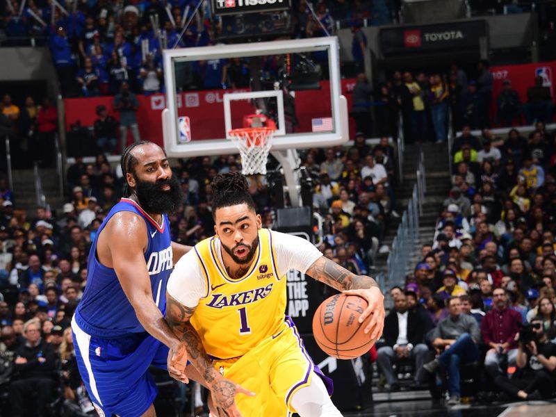 LOS ANGELES, CA - JANUARY 23:  D'Angelo Russell #1 of the Los Angeles Lakers goes to the basket during the game on January 23, 2024 at Crypto.Com Arena in Los Angeles, California. NOTE TO USER: User expressly acknowledges and agrees that, by downloading and/or using this Photograph, user is consenting to the terms and conditions of the Getty Images License Agreement. Mandatory Copyright Notice: Copyright 2024 NBAE (Photo by Adam Pantozzi/NBAE via Getty Images)