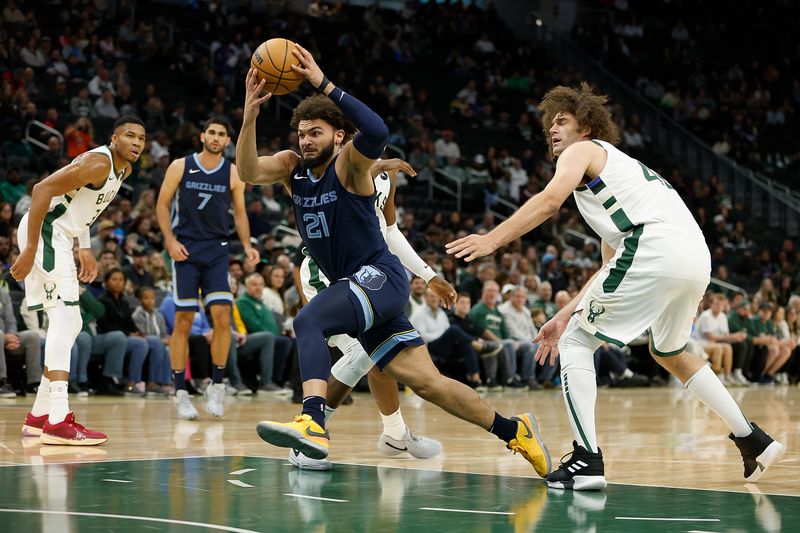 MILWAUKEE, WISCONSIN - OCTOBER 20: David Roddy #21 of the Memphis Grizzlies drives to the basket past during the first half against the Milwaukee Bucks at Fiserv Forum on October 20, 2023 in Milwaukee, Wisconsin. NOTE TO USER: User expressly acknowledges and agrees that, by downloading and or using this photograph, User is consenting to the terms and conditions of the Getty Images License Agreement. (Photo by John Fisher/Getty Images)