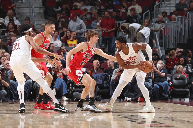 CLEVELAND, OH - OCTOBER 8: Matas Buzelis #14 of Chicago Bulls plays defense on Donovan Mitchell #45 of the Cleveland Cavaliers on October 8, 2024 at Rocket Mortgage FieldHouse in Cleveland, Ohio. NOTE TO USER: User expressly acknowledges and agrees that, by downloading and/or using this Photograph, user is consenting to the terms and conditions of the Getty Images License Agreement. Mandatory Copyright Notice: Copyright 2024 NBAE (Photo by Jeff Haynes/NBAE via Getty Images)