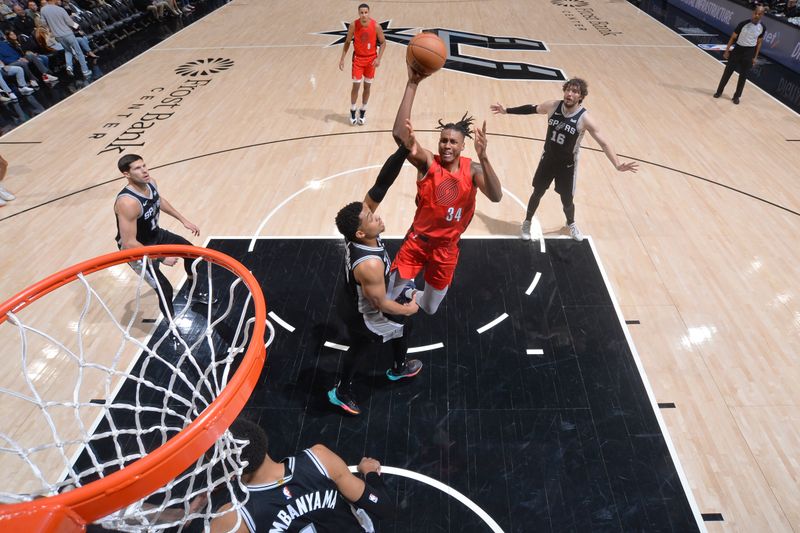 SAN ANTONIO, TX - JANUARY 26: Jabari Walker #34 of the Portland Trail Blazers shoots the ball during the game against the San Antonio Spurs on January 26, 2024 at the Frost Bank Center in San Antonio, Texas. NOTE TO USER: User expressly acknowledges and agrees that, by downloading and or using this photograph, user is consenting to the terms and conditions of the Getty Images License Agreement. Mandatory Copyright Notice: Copyright 2024 NBAE (Photos by Michael Gonzales/NBAE via Getty Images)