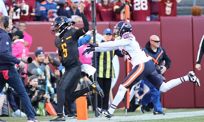 Washington Commanders quarterback Jayden Daniels (5) runs for a gain during an NFL football game against the Chicago Bears, Sunday, October 27, 2024 in Landover. (AP Photo/Daniel Kucin Jr.)