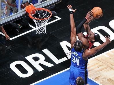 ORLANDO, FL - DECEMBER 20: Bam Adebayo #13 of the Miami Heat shoots the ball during the game against the Orlando Magic on December 20, 2023 at the Kia Center in Orlando, Florida. NOTE TO USER: User expressly acknowledges and agrees that, by downloading and or using this photograph, User is consenting to the terms and conditions of the Getty Images License Agreement. Mandatory Copyright Notice: Copyright 2023 NBAE (Photo by Fernando Medina/NBAE via Getty Images)