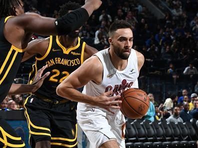 SAN FRANCISCO, CA - NOVEMBER 11: Max Strus #1 of the Cleveland Cavaliers handles the ball during the game against the Golden State Warriors on November 11, 2023 at Chase Center in San Francisco, California. NOTE TO USER: User expressly acknowledges and agrees that, by downloading and or using this photograph, user is consenting to the terms and conditions of Getty Images License Agreement. Mandatory Copyright Notice: Copyright 2023 NBAE (Photo by Noah Graham/NBAE via Getty Images)