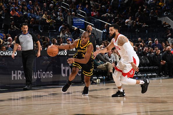 SAN FRANCISCO, CA - NOVEMBER 20: Chris Paul #3 of the Golden State Warriors drives to the basket during the game against the Houston Rockets on November 20, 2023 at Chase Center in San Francisco, California. NOTE TO USER: User expressly acknowledges and agrees that, by downloading and or using this photograph, user is consenting to the terms and conditions of Getty Images License Agreement. Mandatory Copyright Notice: Copyright 2023 NBAE (Photo by Noah Graham/NBAE via Getty Images)