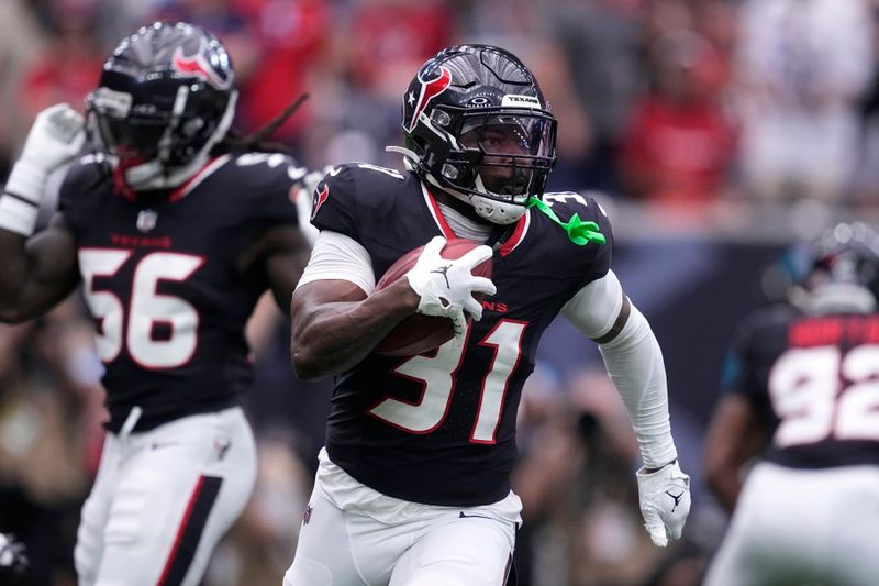 Houston Texans running back Dameon Pierce (31) returns a kickoff during the first half of an NFL football game against the Indianapolis Colts, Sunday, Oct. 27, 2024, in Houston. (AP Photo/Tony Gutierrez)