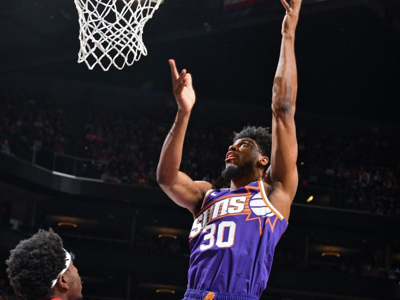 PHOENIX, AZ - MARCH 2: Thaddeus Young #30 of the Phoenix Suns shoots the ball during the game against the Houston Rockets on March 2, 2024 at Footprint Center in Phoenix, Arizona. NOTE TO USER: User expressly acknowledges and agrees that, by downloading and or using this photograph, user is consenting to the terms and conditions of the Getty Images License Agreement. Mandatory Copyright Notice: Copyright 2024 NBAE (Photo by Barry Gossage/NBAE via Getty Images)