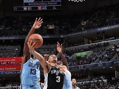 MEMPHIS, TN - JANUARY 2:  Keldon Johnson #3 of the San Antonio Spurs goes to the basket during the game on January 2, 2024 at FedExForum in Memphis, Tennessee. NOTE TO USER: User expressly acknowledges and agrees that, by downloading and or using this photograph, User is consenting to the terms and conditions of the Getty Images License Agreement. Mandatory Copyright Notice: Copyright 2024 NBAE (Photo by Joe Murphy/NBAE via Getty Images)