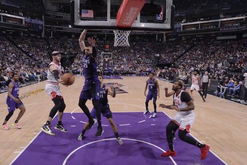 SACRAMENTO, CA - MARCH 4:  Alex Caruso #6 of the Chicago Bulls passes the ball during the game against the Sacramento Kings on March 4, 2024 at Golden 1 Center in Sacramento, California. NOTE TO USER: User expressly acknowledges and agrees that, by downloading and or using this Photograph, user is consenting to the terms and conditions of the Getty Images License Agreement. Mandatory Copyright Notice: Copyright 2024 NBAE (Photo by Rocky Widner/NBAE via Getty Images)