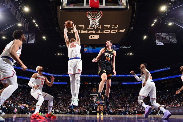 PHOENIX, AZ - DECEMBER 15: Isaiah Hartenstein #55 of the New York Knicks rebounds the ball during the game against the Phoenix Suns on December 15, 2023 at Footprint Center in Phoenix, Arizona. NOTE TO USER: User expressly acknowledges and agrees that, by downloading and or using this photograph, user is consenting to the terms and conditions of the Getty Images License Agreement. Mandatory Copyright Notice: Copyright 2023 NBAE (Photo by Barry Gossage/NBAE via Getty Images)