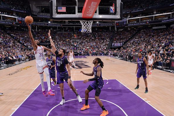 SACRAMENTO, CA - DECEMBER 22:  Kevin Durant #35 of the Phoenix Suns goes to the basket during the game on December 22, 2023 at Golden 1 Center in Sacramento, California. NOTE TO USER: User expressly acknowledges and agrees that, by downloading and or using this Photograph, user is consenting to the terms and conditions of the Getty Images License Agreement. Mandatory Copyright Notice: Copyright 2023 NBAE (Photo by Rocky Widner/NBAE via Getty Images)