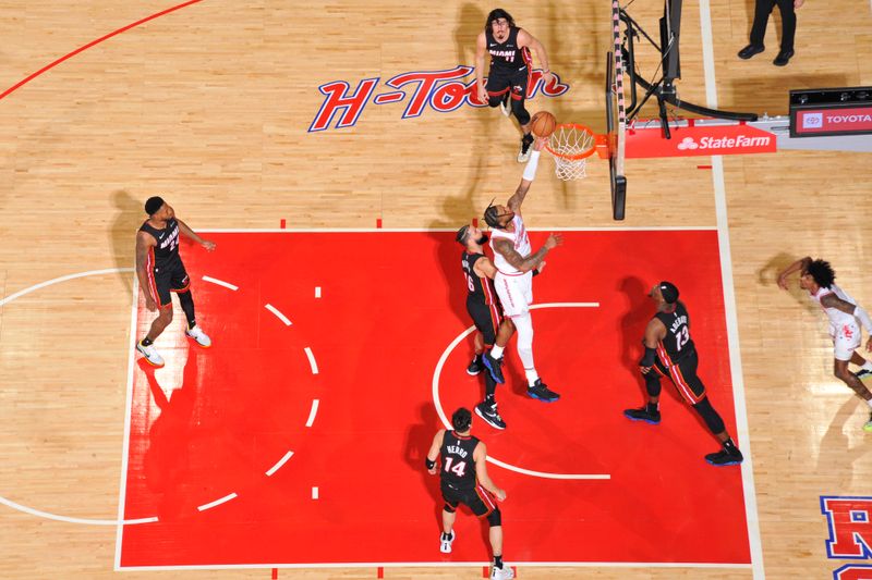 HOUSTON, TX - APRIL 5: Cam Whitmore #7 of the Houston Rockets drives to the basket during the game against the Miami Heat on April 5, 2024 at the Toyota Center in Houston, Texas. NOTE TO USER: User expressly acknowledges and agrees that, by downloading and or using this photograph, User is consenting to the terms and conditions of the Getty Images License Agreement. Mandatory Copyright Notice: Copyright 2024 NBAE (Photo by Logan Riely/NBAE via Getty Images)