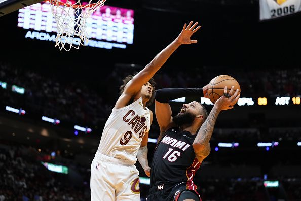 MIAMI, FLORIDA - DECEMBER 08: Caleb Martin #16 of the Miami Heat shoots the ball against Craig Porter #9 of the Cleveland Cavaliers during the fourth quarter at Kaseya Center on December 08, 2023 in Miami, Florida. NOTE TO USER: User expressly acknowledges and agrees that, by downloading and or using this photograph, User is consenting to the terms and condtions of the Getty Images License Agreement.  (Photo by Rich Storry/Getty Images)