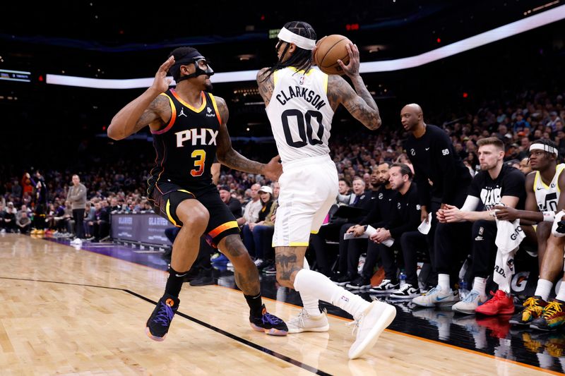 PHOENIX, ARIZONA - FEBRUARY 08: Jordan Clarkson #00 of the Utah Jazz controls the ball against Bradley Beal #3 of the Phoenix Suns during the second half at Footprint Center on February 08, 2024 in Phoenix, Arizona. NOTE TO USER: User expressly acknowledges and agrees that, by downloading and or using this photograph, User is consenting to the terms and conditions of the Getty Images License Agreement.  (Photo by Chris Coduto/Getty Images)