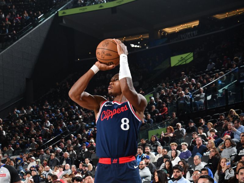 INGLEWOOD, CA - JANUARY 13:  Kris Dunn #8 of the LA Clippers shoots a three point basket during the game against the Miami Heat on January 13, 2025 at Intuit Dome in Los Angeles, California. NOTE TO USER: User expressly acknowledges and agrees that, by downloading and/or using this Photograph, user is consenting to the terms and conditions of the Getty Images License Agreement. Mandatory Copyright Notice: Copyright 2025 NBAE (Photo by Juan Ocampo/NBAE via Getty Images)