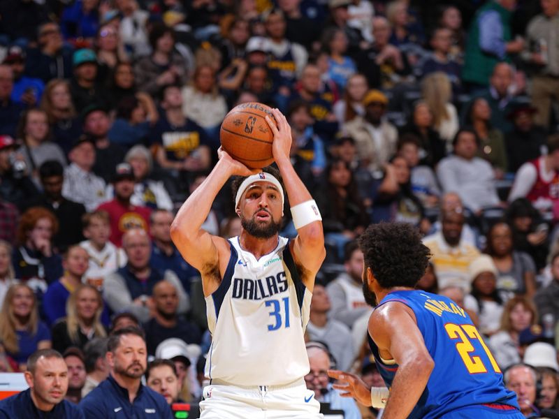 DENVER, CO - NOVEMBER 22: Klay Thompson #31 of the Dallas Mavericks looks to pass the ball during the game against the Denver Nuggets during the Emirates NBA Cup game on November 22, 2024 at Ball Arena in Denver, Colorado. NOTE TO USER: User expressly acknowledges and agrees that, by downloading and/or using this Photograph, user is consenting to the terms and conditions of the Getty Images License Agreement. Mandatory Copyright Notice: Copyright 2024 NBAE (Photo by Garrett Ellwood/NBAE via Getty Images)