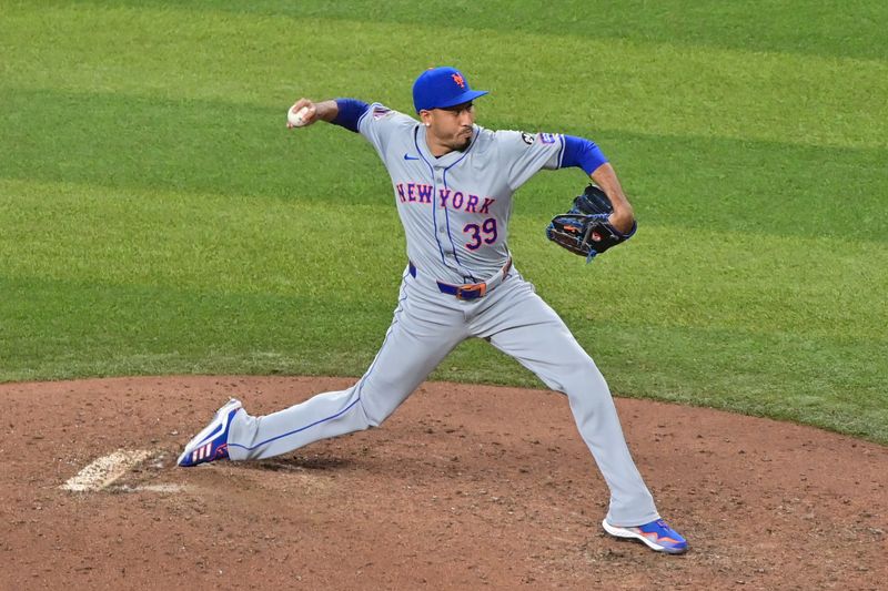 Aug 29, 2024; Phoenix, Arizona, USA;  New York Mets pitcher Edwin Diaz (39) throws in the ninth inning against the Arizona Diamondbacks at Chase Field. Mandatory Credit: Matt Kartozian-USA TODAY Sports