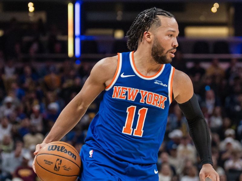 INDIANAPOLIS, INDIANA - NOVEMBER 10: Jalen Brunson #11 of the New York Knicks brings the ball up court during the game against the Indiana Pacers at Gainbridge Fieldhouse on November 10, 2024 in Indianapolis, Indiana. NOTE TO USER: User expressly acknowledges and agrees that, by downloading and or using this photograph, User is consenting to the terms and conditions of the Getty Images License Agreement. (Photo by Michael Hickey/Getty Images)