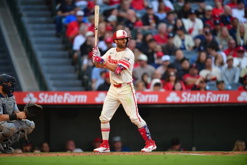 May 27, 2025; Anaheim, California, USA;  Los Angeles Angels left fielder Chris Taylor (33) at bat against the New York Yankees during the second inning at Angel Stadium. Mandatory Credit: Gary A. Vasquez-Imagn Images