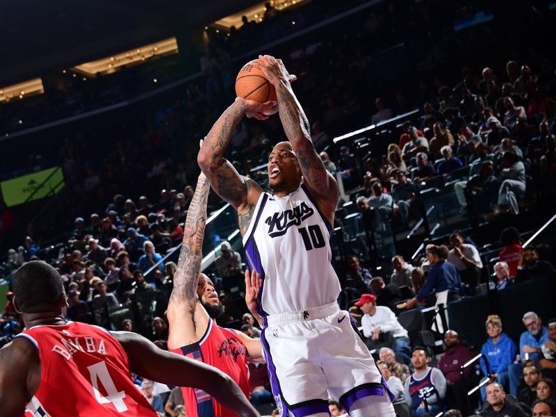 INGLEWOOD, CA - NOVEMBER 22: DeMar DeRozan #10 of the Sacramento Kings shoots the ball during the game against the LA Clippers on November 22, 2024 at Intuit Dome in Los Angeles, California. NOTE TO USER: User expressly acknowledges and agrees that, by downloading and/or using this Photograph, user is consenting to the terms and conditions of the Getty Images License Agreement. Mandatory Copyright Notice: Copyright 2024 NBAE (Photo by Adam Pantozzi/NBAE via Getty Images)