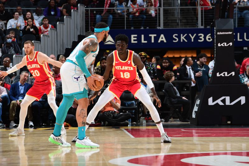 ATLANTA, GA - APRIL 10: Mouhamed Gueye #18 of the Atlanta Hawks plays defense against Miles Bridges #0 of the Charlotte Hornets during the game on April 10, 2024 at State Farm Arena in Atlanta, Georgia.  NOTE TO USER: User expressly acknowledges and agrees that, by downloading and/or using this Photograph, user is consenting to the terms and conditions of the Getty Images License Agreement. Mandatory Copyright Notice: Copyright 2024 NBAE (Photo by Scott Cunningham/NBAE via Getty Images)