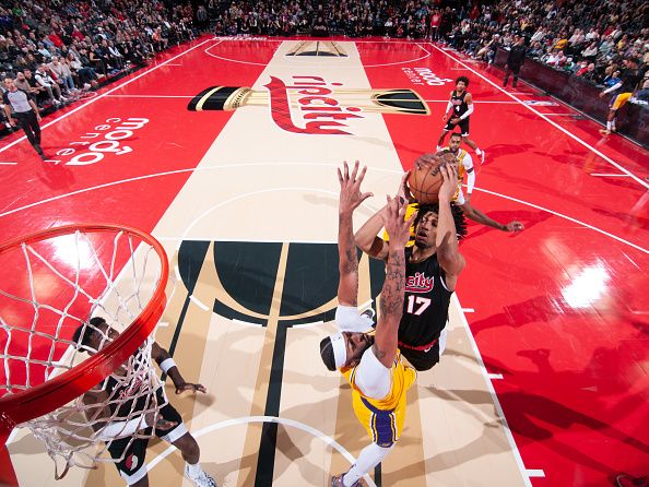 PORTLAND, OR - NOVEMBER 17: Shaedon Sharpe #17 of the Portland Trail Blazers drives to the basket during the game against the Los Angeles Lakers on November 17, 2023 at the Moda Center Arena in Portland, Oregon. NOTE TO USER: User expressly acknowledges and agrees that, by downloading and or using this photograph, user is consenting to the terms and conditions of the Getty Images License Agreement. Mandatory Copyright Notice: Copyright 2023 NBAE (Photo by Cameron Browne/NBAE via Getty Images)