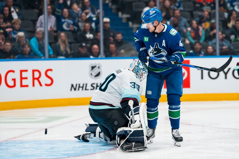 Sep 26, 2025; Vancouver, British Columbia, CAN; Vancouver Canucks forward Elias Pettersson (40) watches the shot from defenseman Filip Hronek (not pictured) beat Seattle Kraken goalie Matt Murray (30) in the third period at Rogers Arena. Mandatory Credit: Bob Frid-Imagn Images