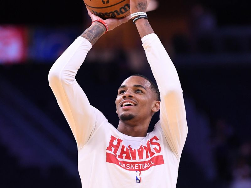 SAN FRANCISCO, CA - JANUARY 2: Dejounte Murray #5 of the Atlanta Hawks warms up before the game against the Golden State Warriors on January 2, 2023 at Chase Center in San Francisco, California. NOTE TO USER: User expressly acknowledges and agrees that, by downloading and or using this photograph, user is consenting to the terms and conditions of Getty Images License Agreement. Mandatory Copyright Notice: Copyright 2023 NBAE (Photo by Noah Graham/NBAE via Getty Images)