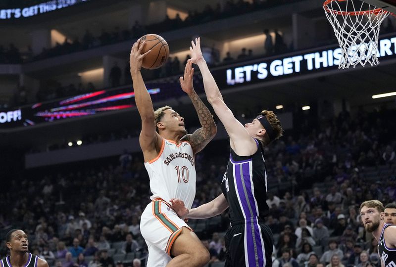 SACRAMENTO, CALIFORNIA - FEBRUARY 22: Jeremy Sochan #10 of the San Antonio Spurs goes up for a shot against  Kevin Huerter #9 of the Sacramento Kings in the first quarter at Golden 1 Center on February 22, 2024 in Sacramento, California. NOTE TO USER: User expressly acknowledges and agrees that, by downloading and or using this photograph, User is consenting to the terms and conditions of the Getty Images License Agreement. (Photo by Thearon W. Henderson/Getty Images)