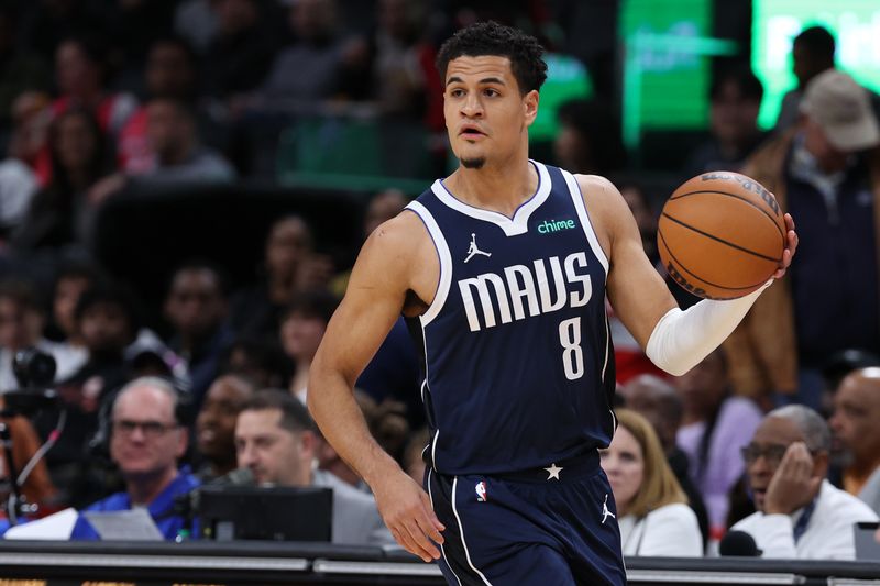 WASHINGTON, DC - NOVEMBER 15: Josh Green #8 of the Dallas Mavericks dribbles the ball against the Washington Wizards during the first half at Capital One Arena on November 15, 2023 in Washington, DC. NOTE TO USER: User expressly acknowledges and agrees that, by downloading and or using this photograph, User is consenting to the terms and conditions of the Getty Images License Agreement. (Photo by Patrick Smith/Getty Images)