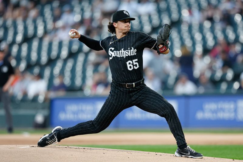 Aug 26, 2024; Chicago, Illinois, USA; Chicago White Sox starting pitcher Davis Martin (65) delivers a pitch against the Detroit Tigers during the first inning at Guaranteed Rate Field. Mandatory Credit: Kamil Krzaczynski-USA TODAY Sports